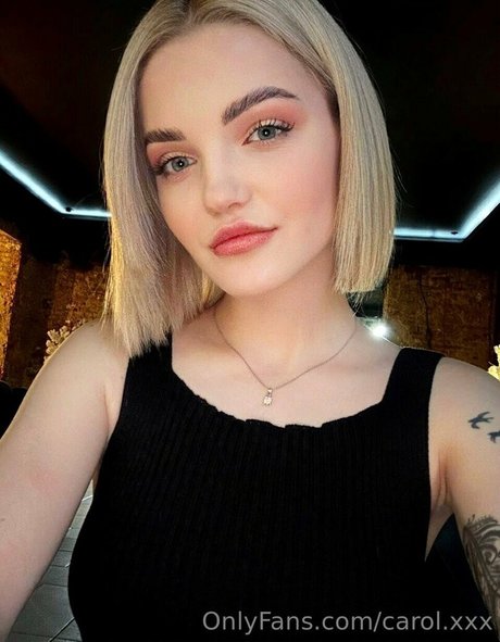 carol xxx アダルトモデル 写真