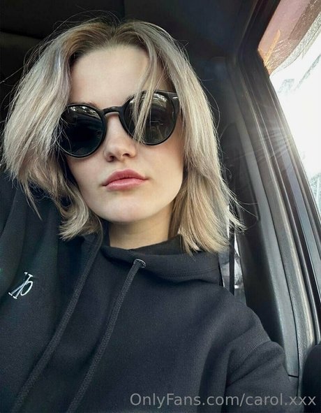 ストリップショー オンリーファンズ 無料ポルノ 画像