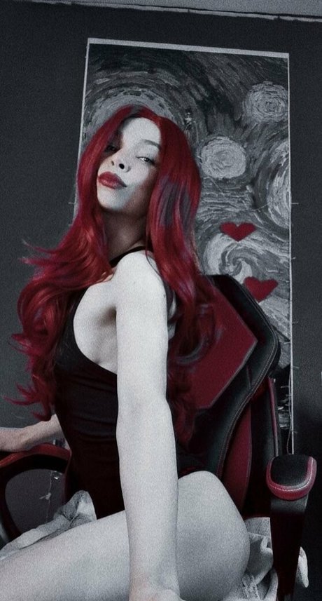 ティーンフィンガリングオンリーファンズ ヌード 写真