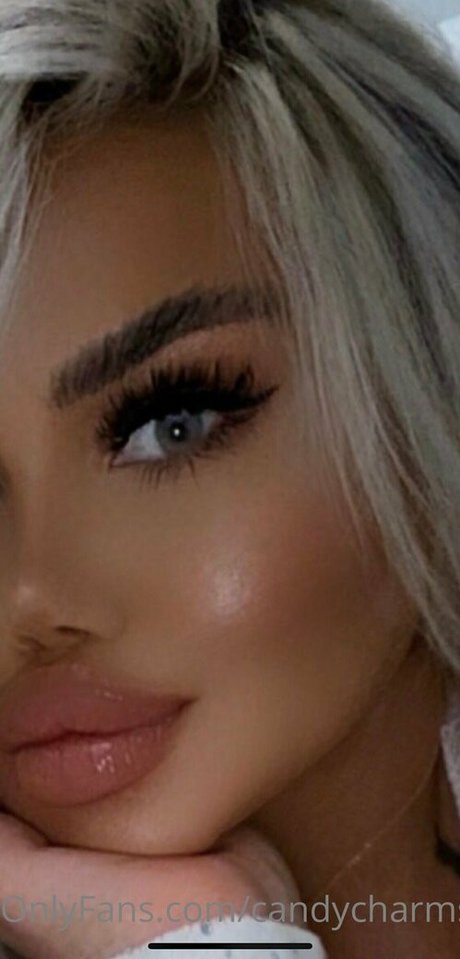 ミラーセルフィーオンリーファンズ 美しいヌード 画像