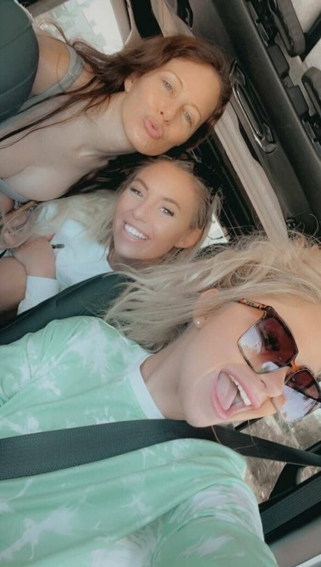 2人のオンリーファンズ 無料ヌード 画像