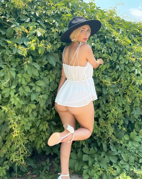 妻のアナルオンリーファンズ 美しいヌード 画像