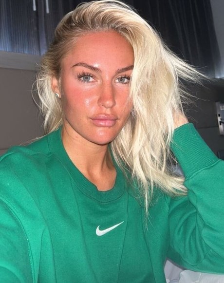 Charley Hull ヌードモデル ギャラリー