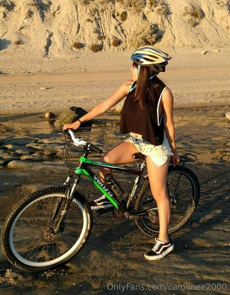 carolinee2000 ポルノスター xxx 写真