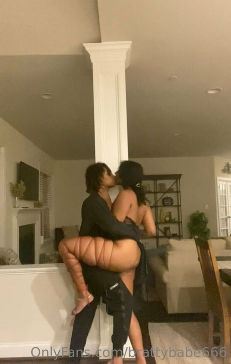 コスプレ フェムボーイ オンリーファンズ ホット裸 写真