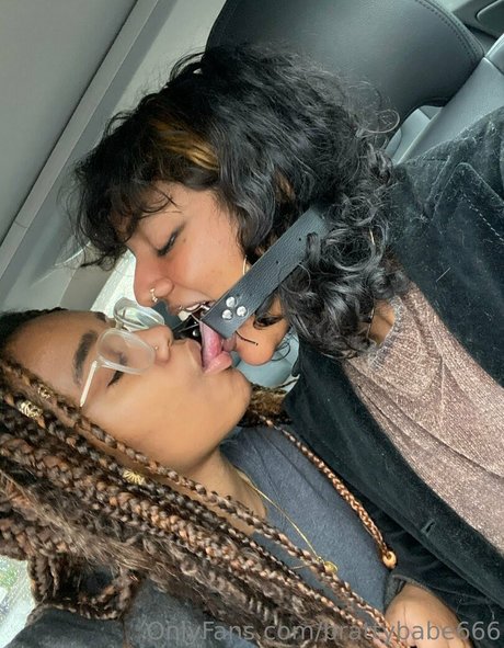 貞操帯オンリーファンズ ヌード 画像