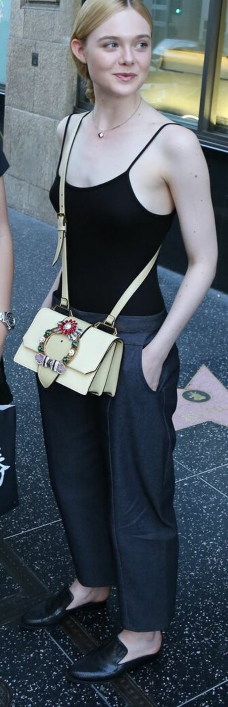 足 マンコ オンリーファンズ 無料ポルノ 写真