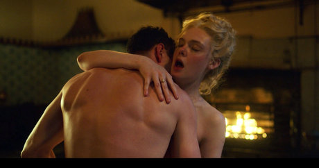 Elle Fanning ヌードモデル 画像