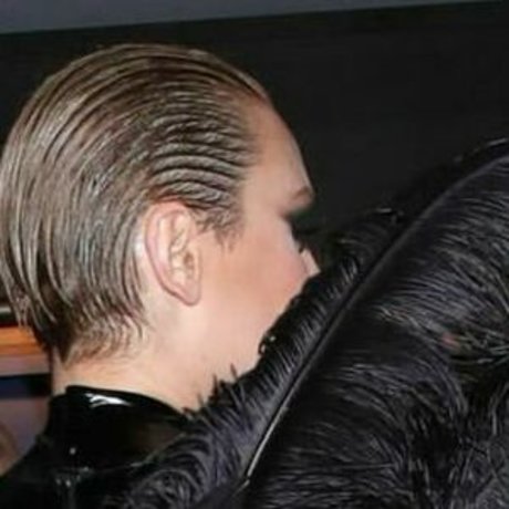 タトゥーオンリーファン セクシーxxx 写真