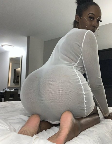 waveysolezz ポルノスター ヌード 写真