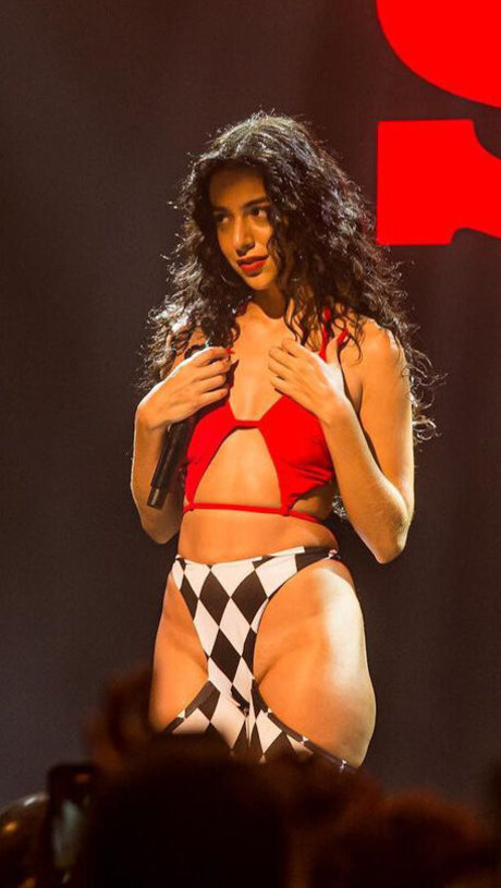 Marina Sena ポルノモデル 写真