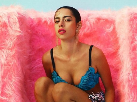 曲線美の女の子オンリーファンズ 無料xxx 写真