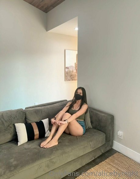 ストリップショー オンリーファンズ 美しいヌード ギャラリー