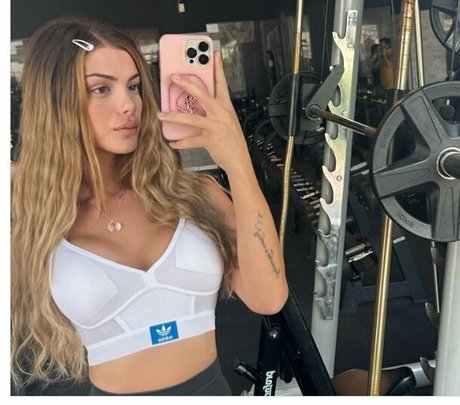 FirstValeriaa セクシー女優 写真