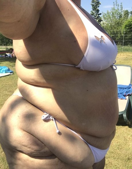 ワックスオンリーファン セクシー裸 画像