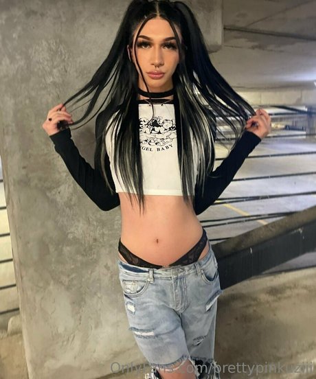 prettypinkuziii ポルノスター 裸 写真