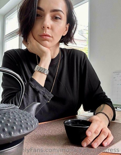 ベビーシッターオンリーファンズ えろた 写真