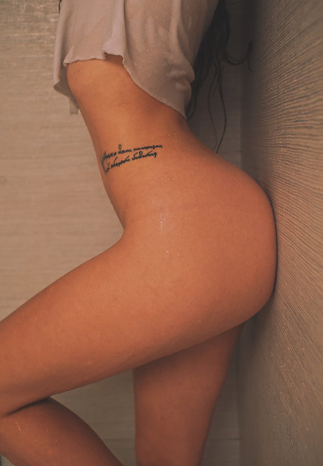 曲線美の女の子オンリーファンズ ベスト 画像