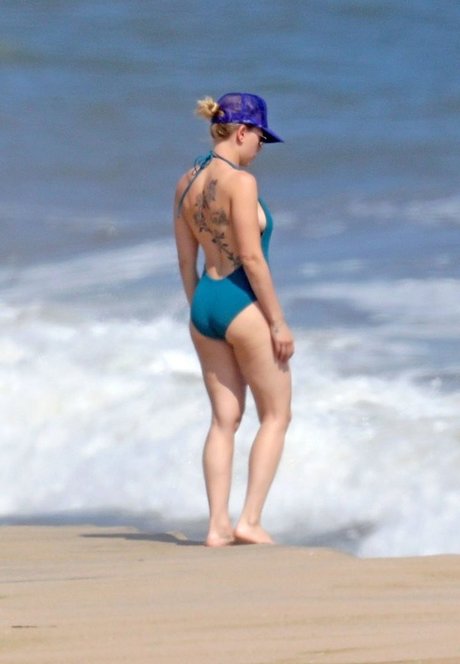 カムフィートオンリーファンズ ヌード 画像