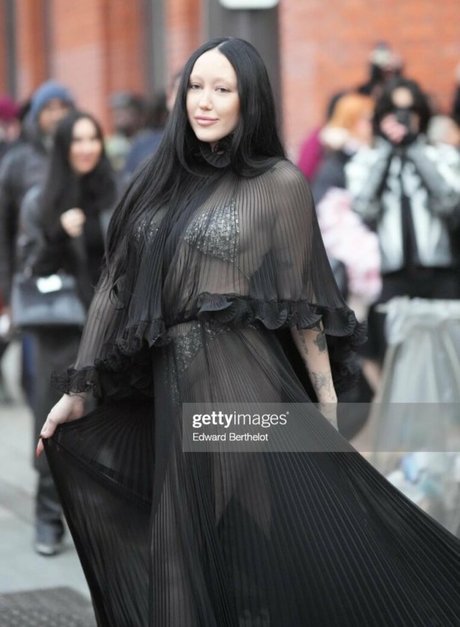 Noah Cyrus ポルノスター 写真