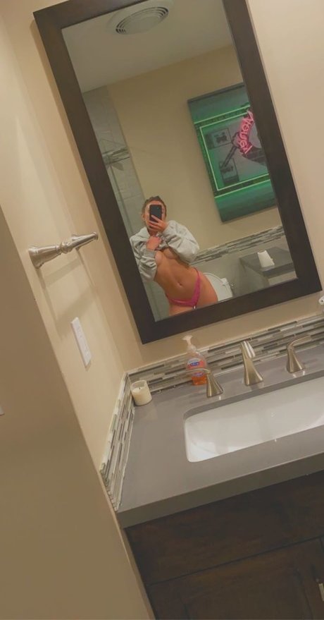 Noah Cyrus アートスター 画像