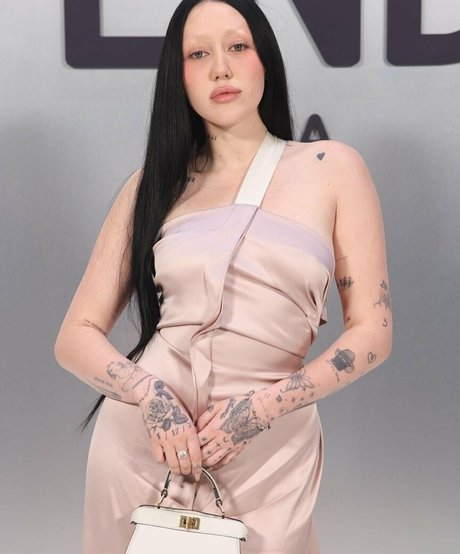 おばあちゃんの熟女オンリーファンズ アート裸 画像