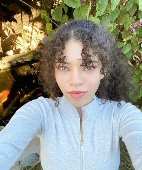 巨乳カップルオンリーファンズ ポルノ 写真