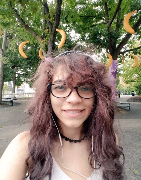 巨大ディルドオンリーファンズ 裸 写真