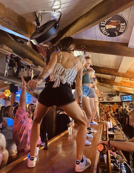 ゲイ・トゥインク・オンリーファンズ エロチック 写真