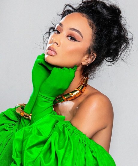 巨乳ランジェリーオンリーファンズ ポルノ 写真