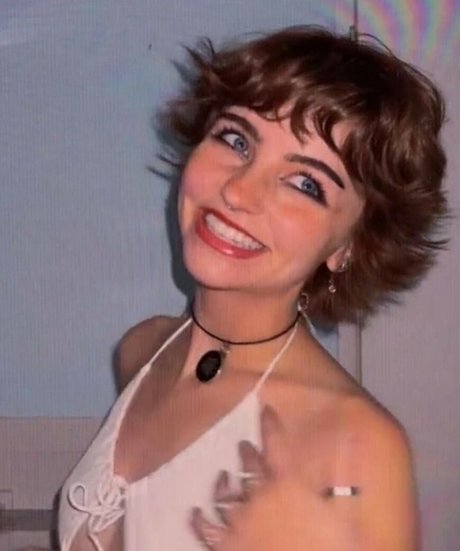 Hadley Nelson モデル 画像