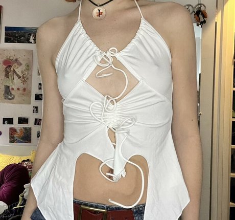 Hadley Nelson スター 裸 画像