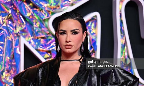 Demi Lovato 裸の女優 写真