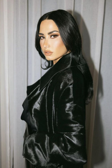 Demi Lovato xxxモデル 写真