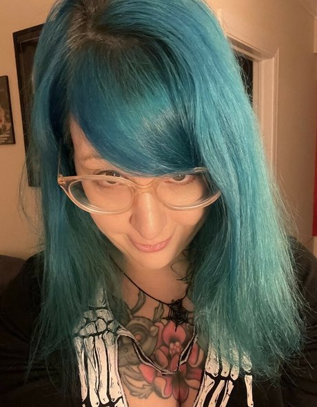 PushingUpRoses エロティックモデル 写真