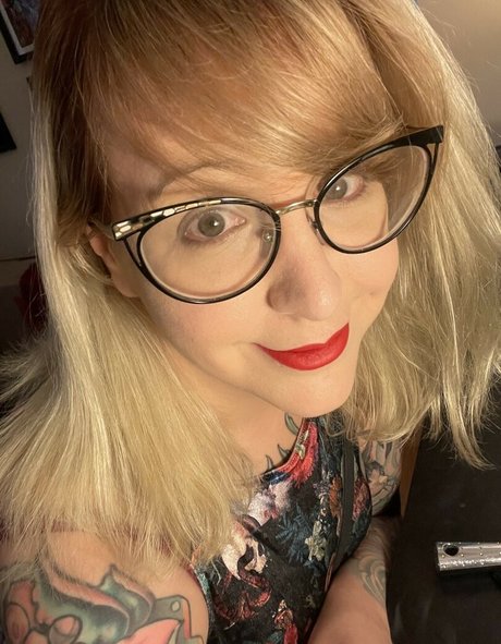 PushingUpRoses ポルノスター HD 写真