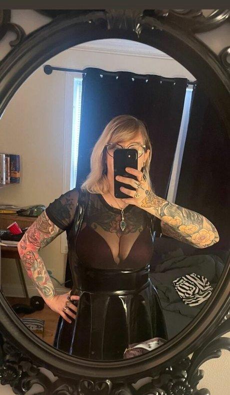 PushingUpRoses トップポルノスター 写真