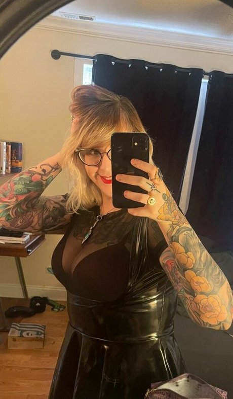 PushingUpRoses ポルノスター HD ギャラリー