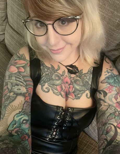 PushingUpRoses ポルノスター 可愛い 写真