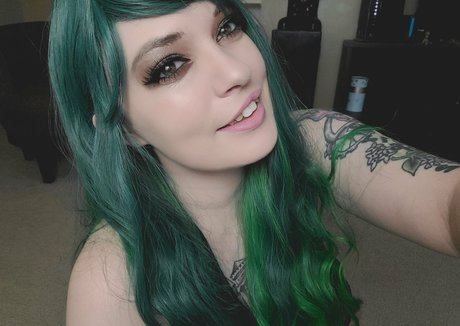 乳首 オンリーファンズ セクシー 画像