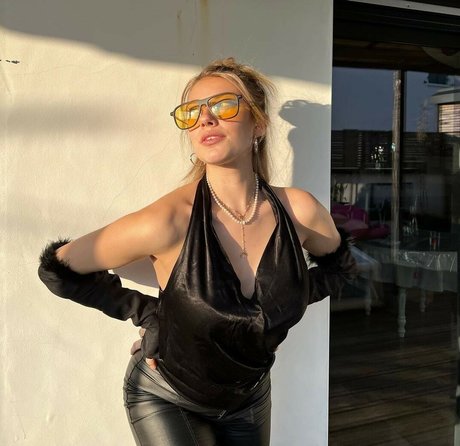 AlaiaJeanneau アダルトスター 写真