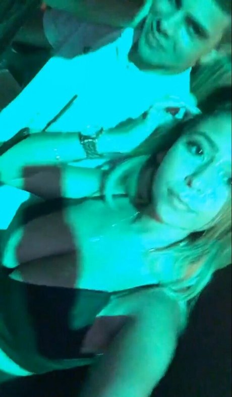 セクシーな妻オンリーファンズ セクシーヌード 画像