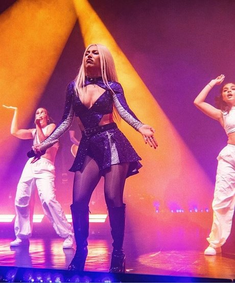 フェラチオ ティーン オンリーファンズ ポルノ 画像