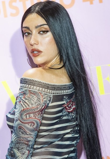 パイズリ オンリーファンズ 無料 画像