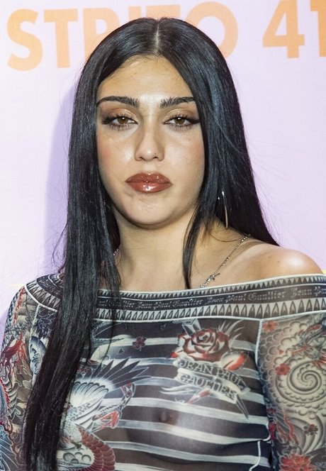 Lourdes Leon ポルノモデル 写真