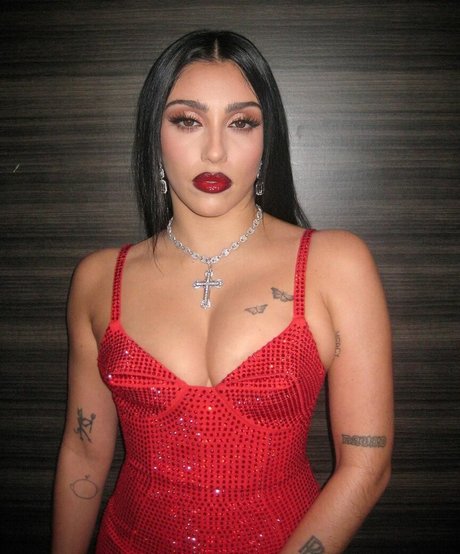 陸軍の熟女オンリーファンズ ホットポルノ 写真