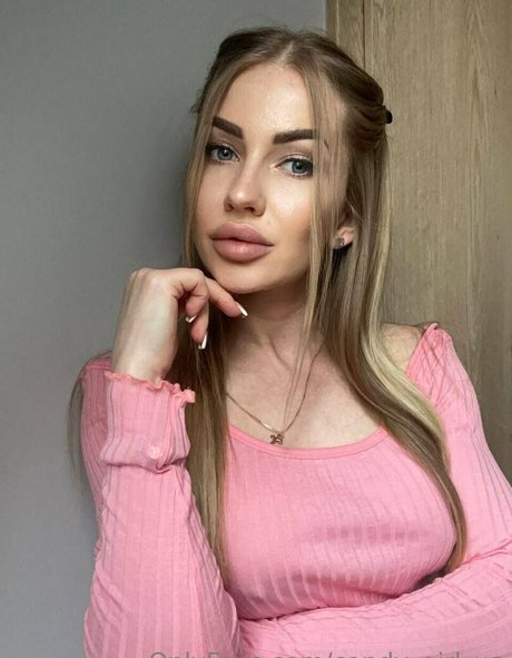 巻き毛のティーンズオンリーファンズ ポルノ 写真