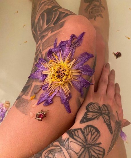 Listapia エロティックなモデル 写真