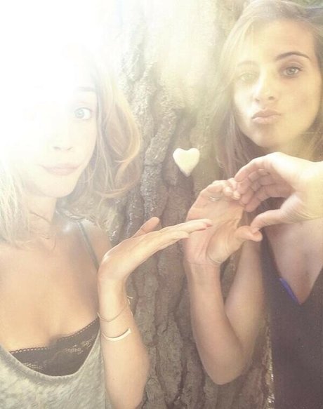 Alice Isaaz アダルトモデル 写真