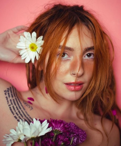 Eliza Grace 独占スター ギャラリー